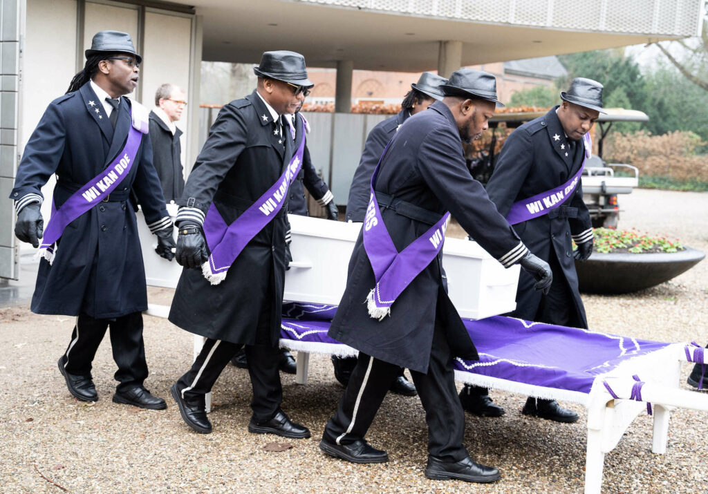 Creoolse uitvaart - rituelen, gewoonten en verzekering - creoolse kistdragers