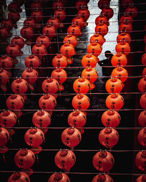 Chinese begrafenis of uitvaart - rituelen, gewoonten en verzekering - tempel lampen